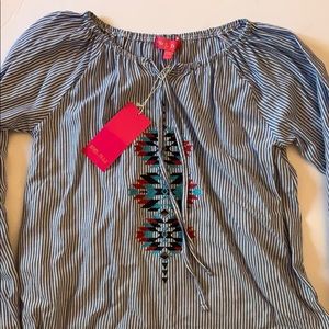 BRAND NEW me.nu long sleeve top 💗